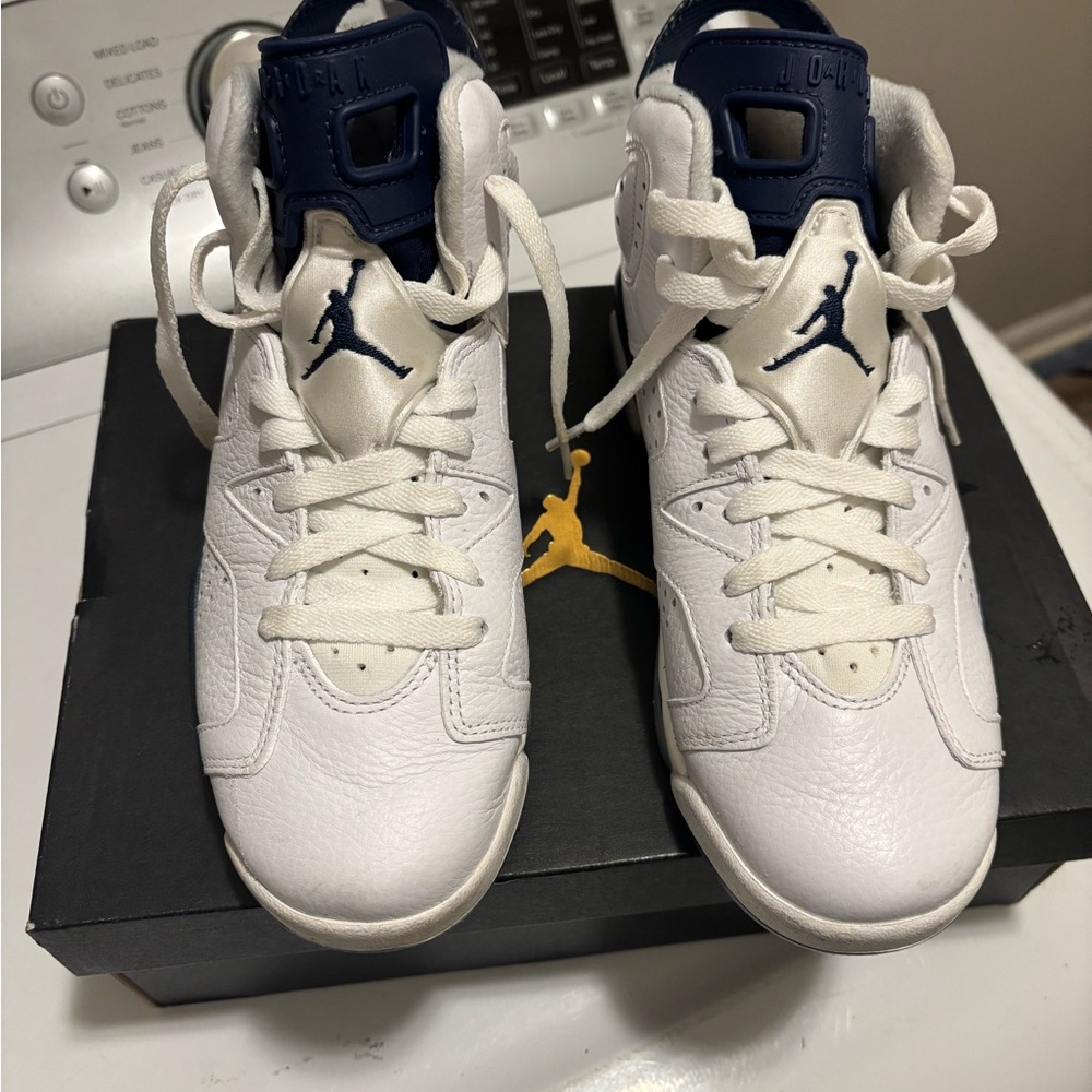 Jordan Kids Sneakers in White and Navy